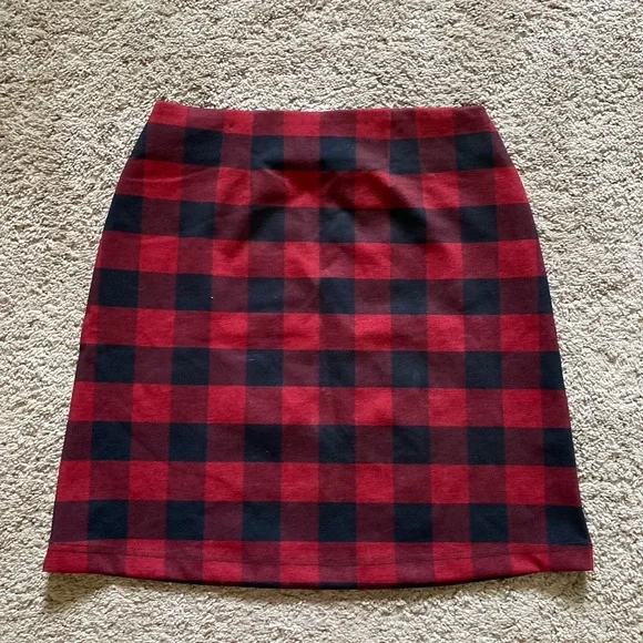 Maurices women’s extra small red / black plaid skirt - Picture 6 of 6